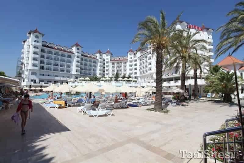 Serenis Hotel