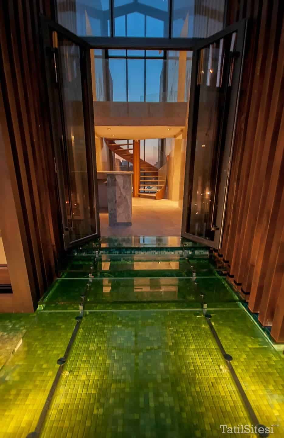 Encoreist Hotel And Lounge