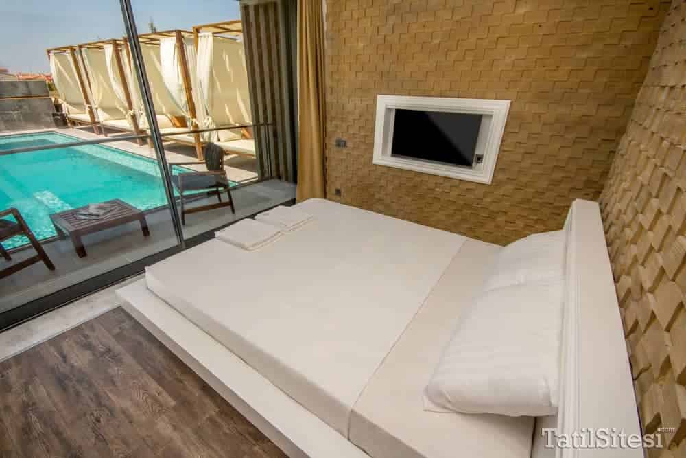 Encoreist Hotel And Lounge