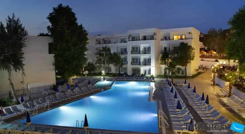 Larissa Beach Club Side 