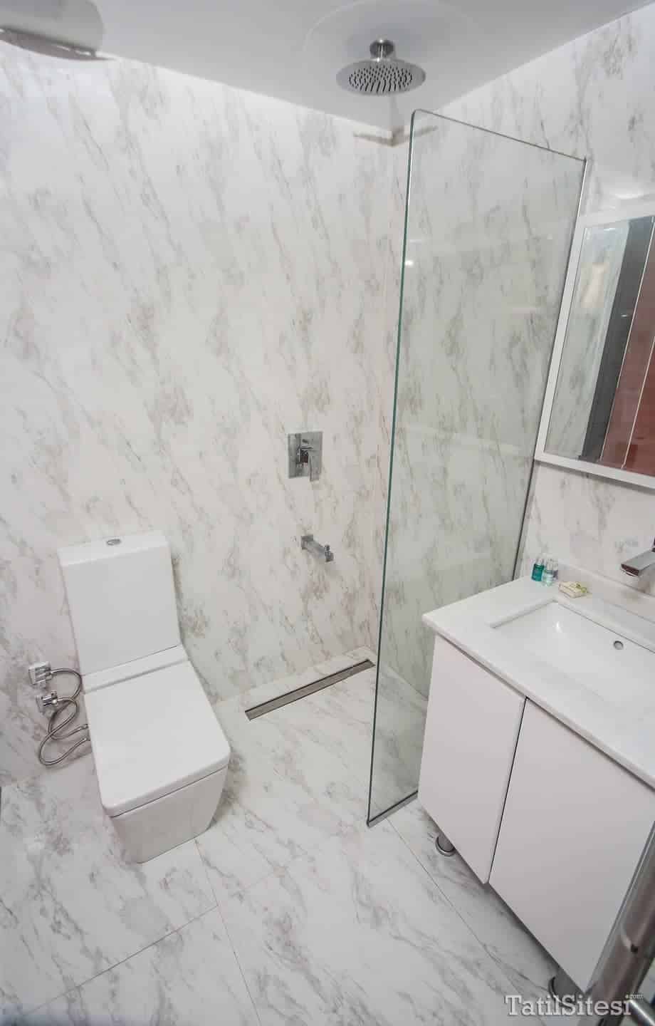 Encoreist Hotel And Lounge