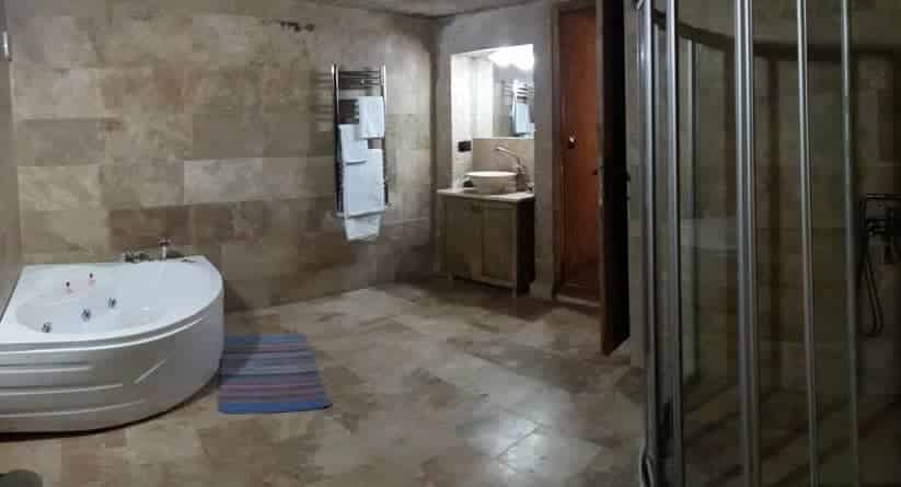 Amor Cave House