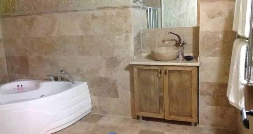Amor Cave House