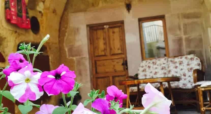 Amor Cave House
