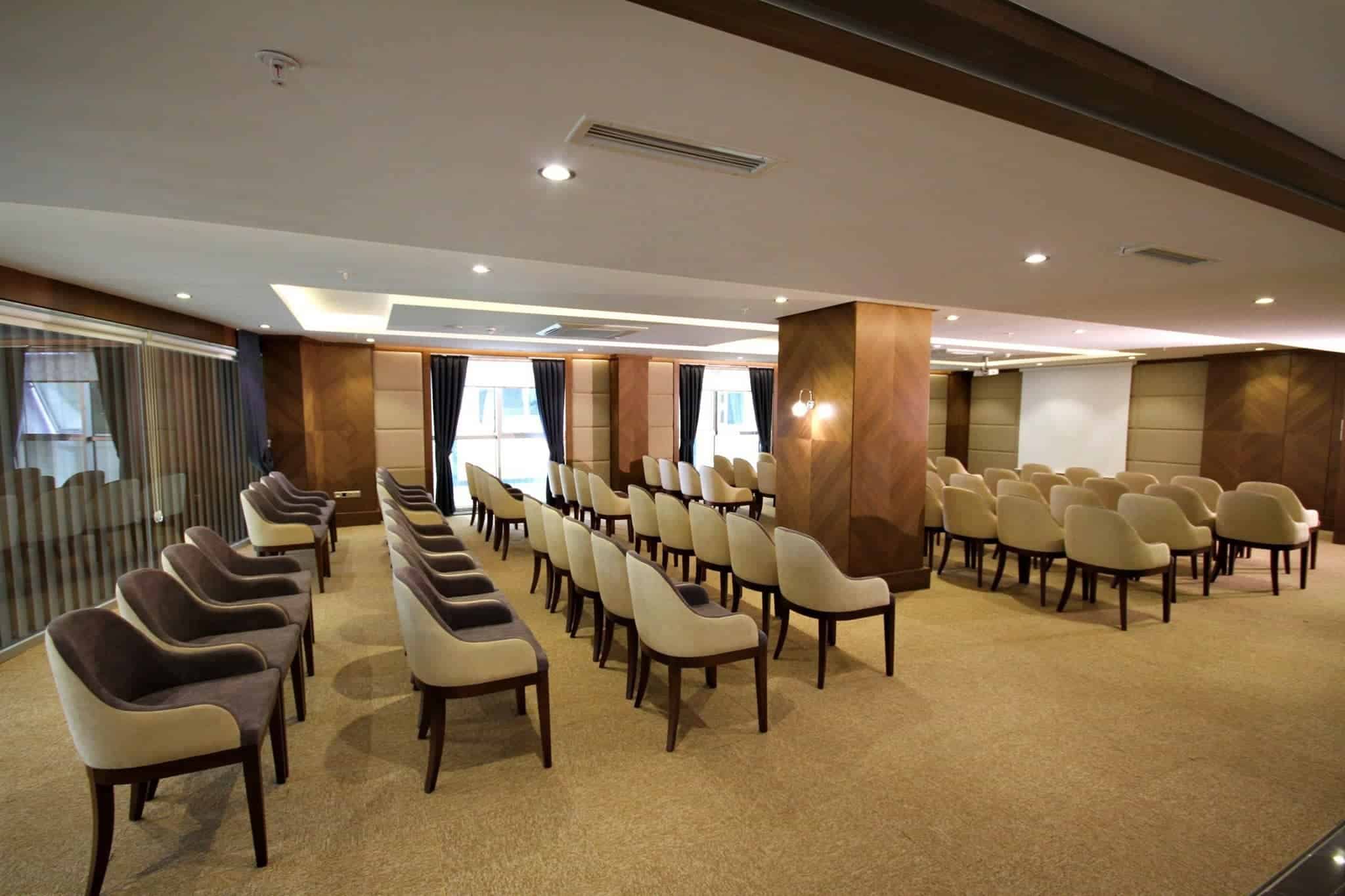 B Business Hotel Spa