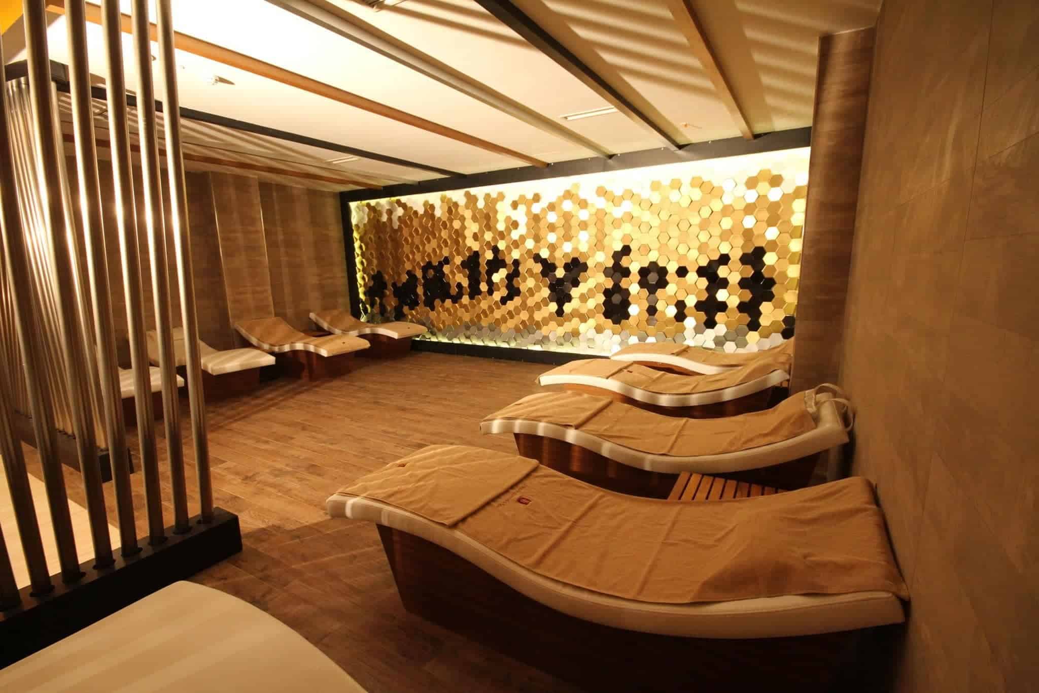 B Business Hotel Spa