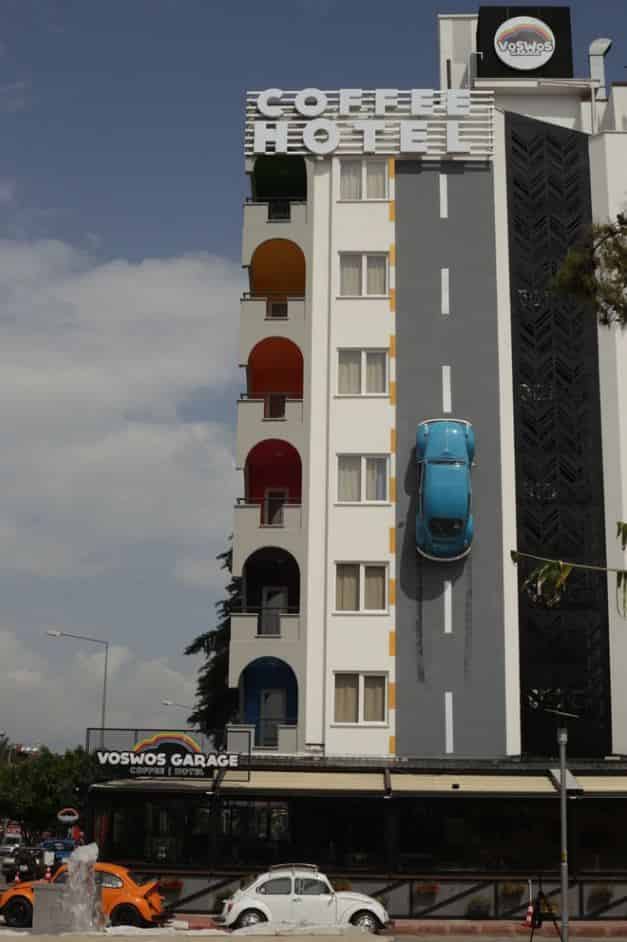 Voswos Garage Coffee Hotel  