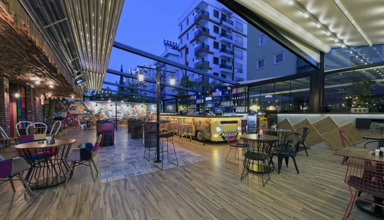 Voswos Garage Coffee Hotel  