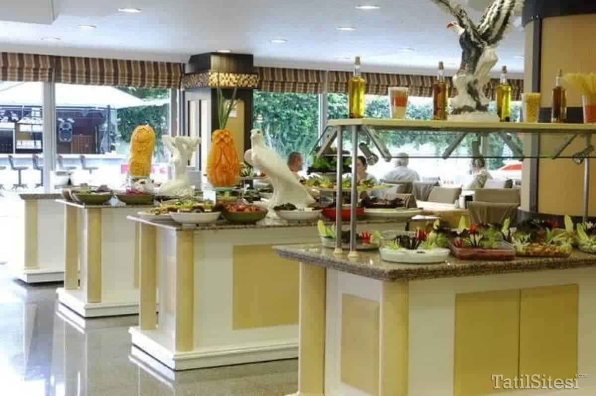 Adam & Eve Hotel (+16)