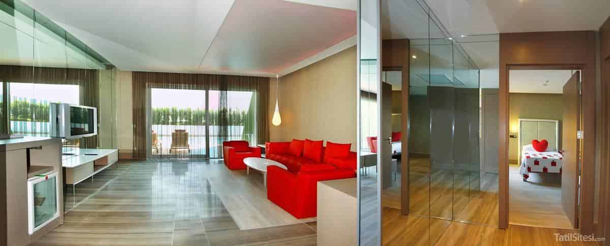 Adam & Eve Hotel (+16)