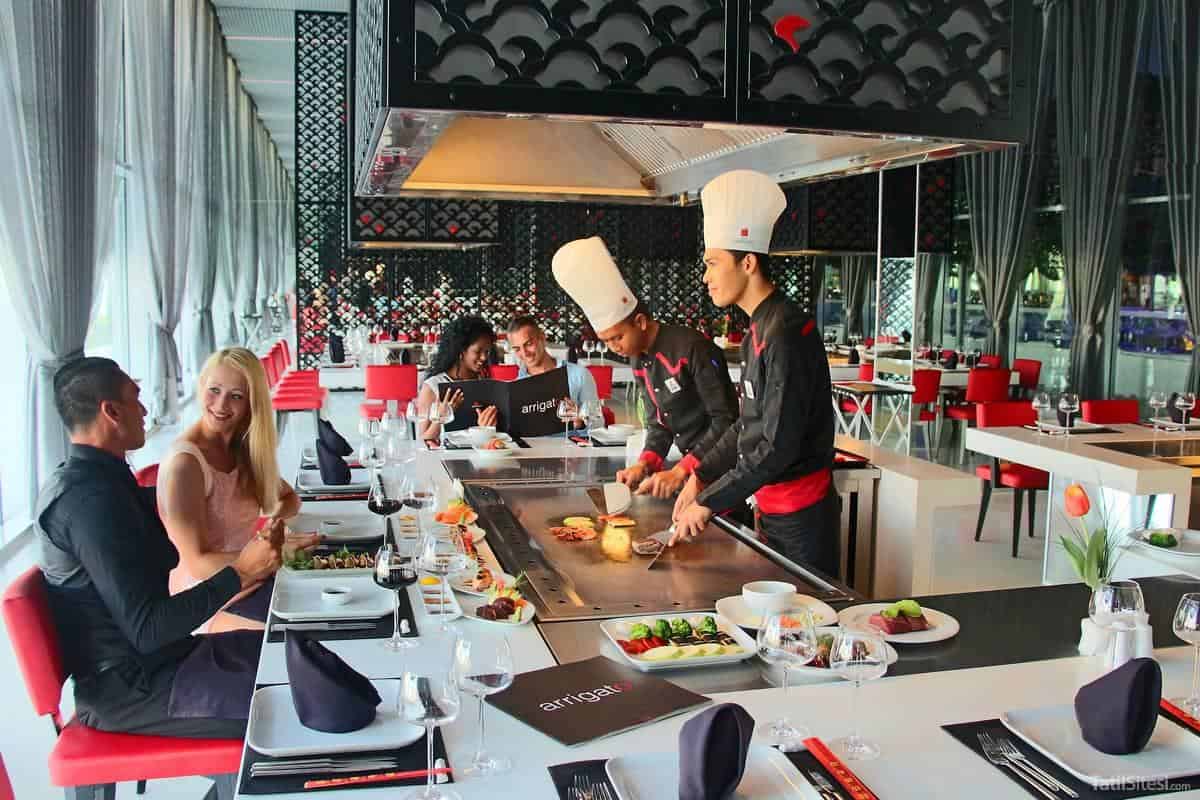 Adam & Eve Hotel (+16)