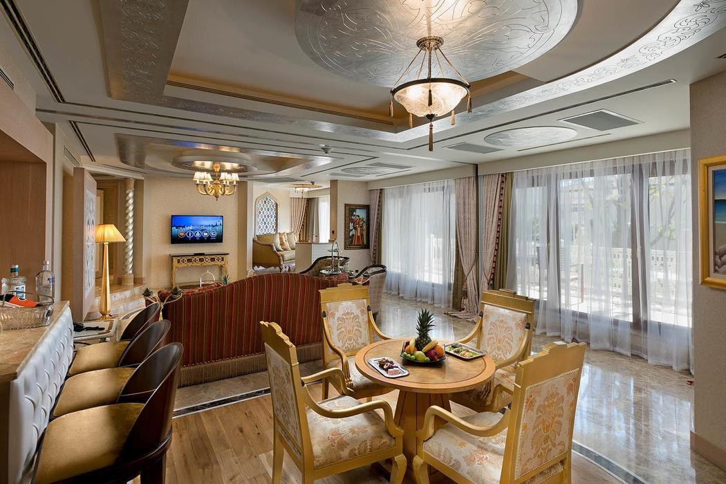 Alaçatı Marina Palace