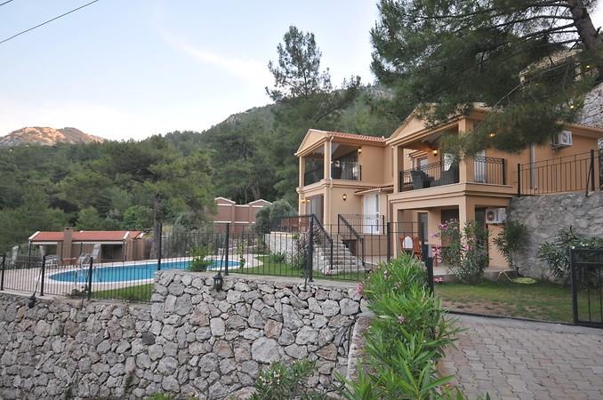 Alya Piynar Villa Hotel