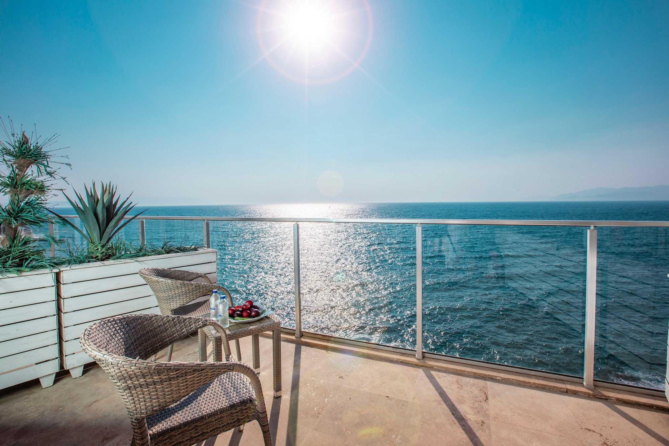 Charisma De Luxe Hotel