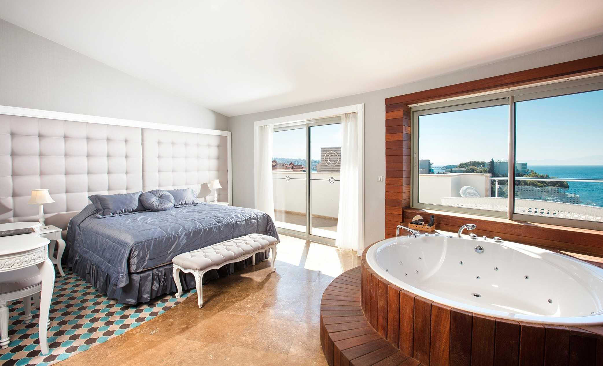 Charisma De Luxe Hotel