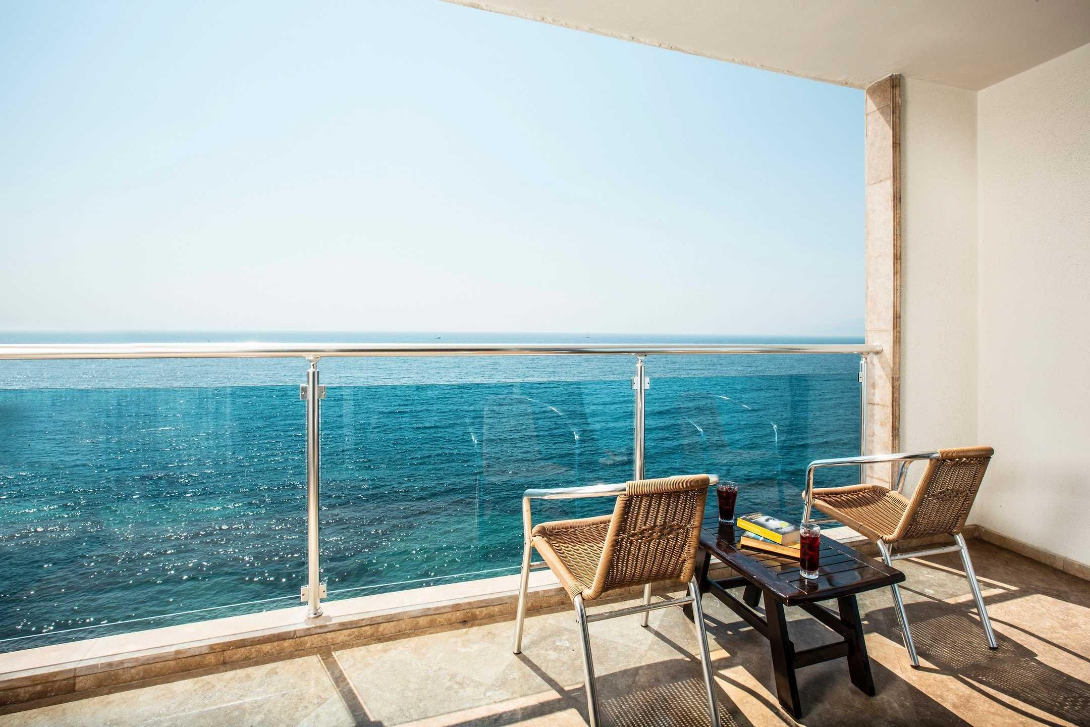 Charisma De Luxe Hotel