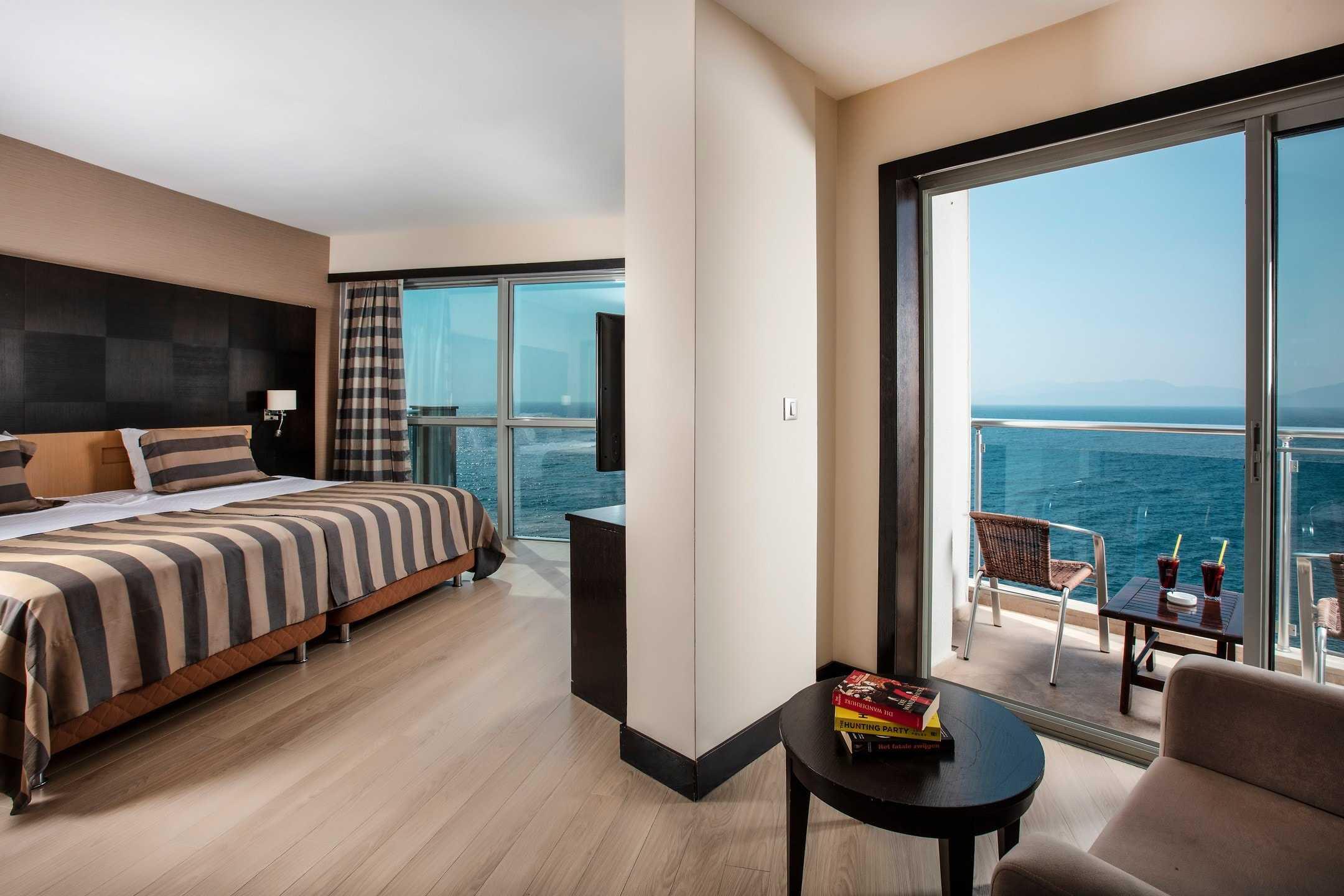 Charisma De Luxe Hotel