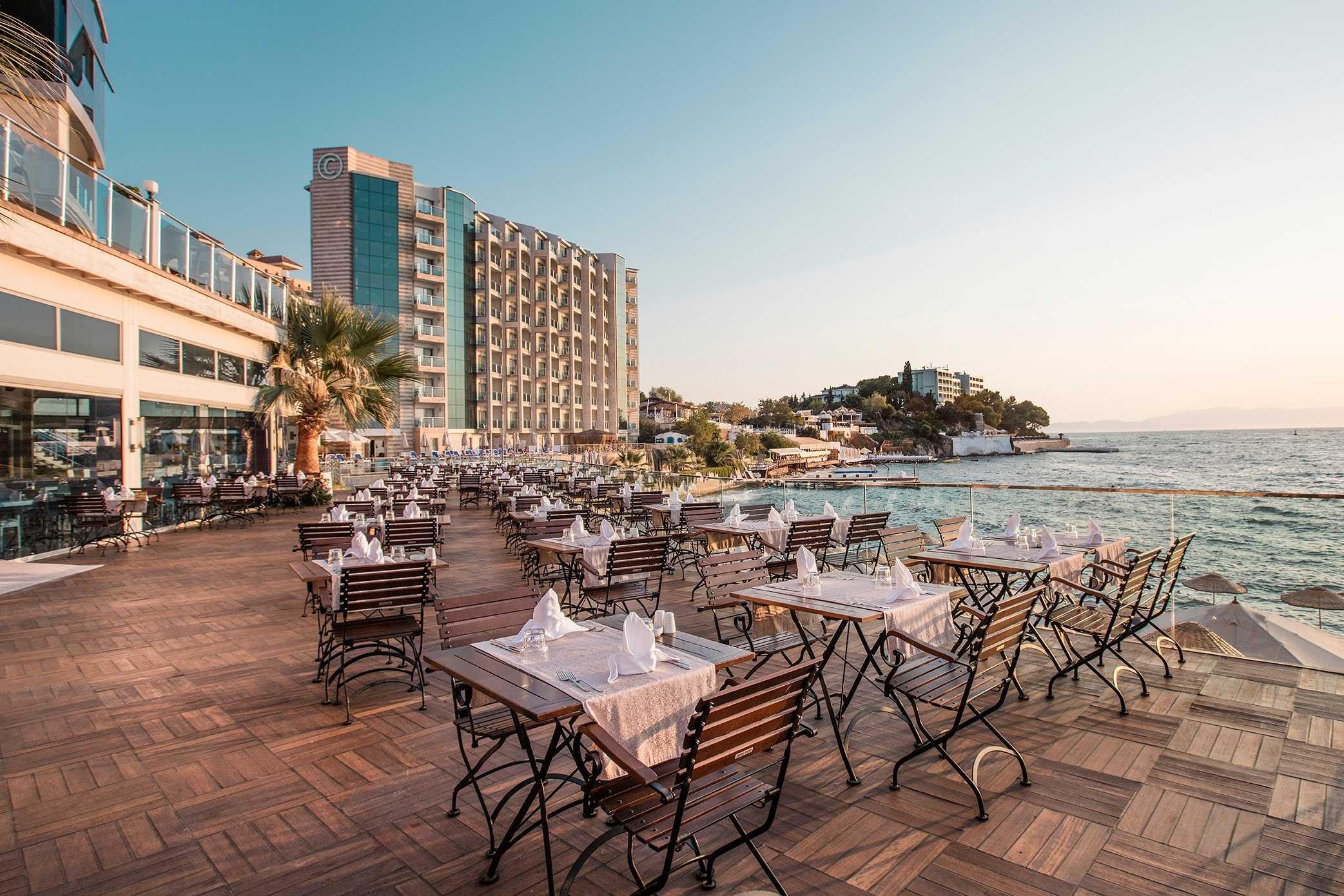 Charisma De Luxe Hotel