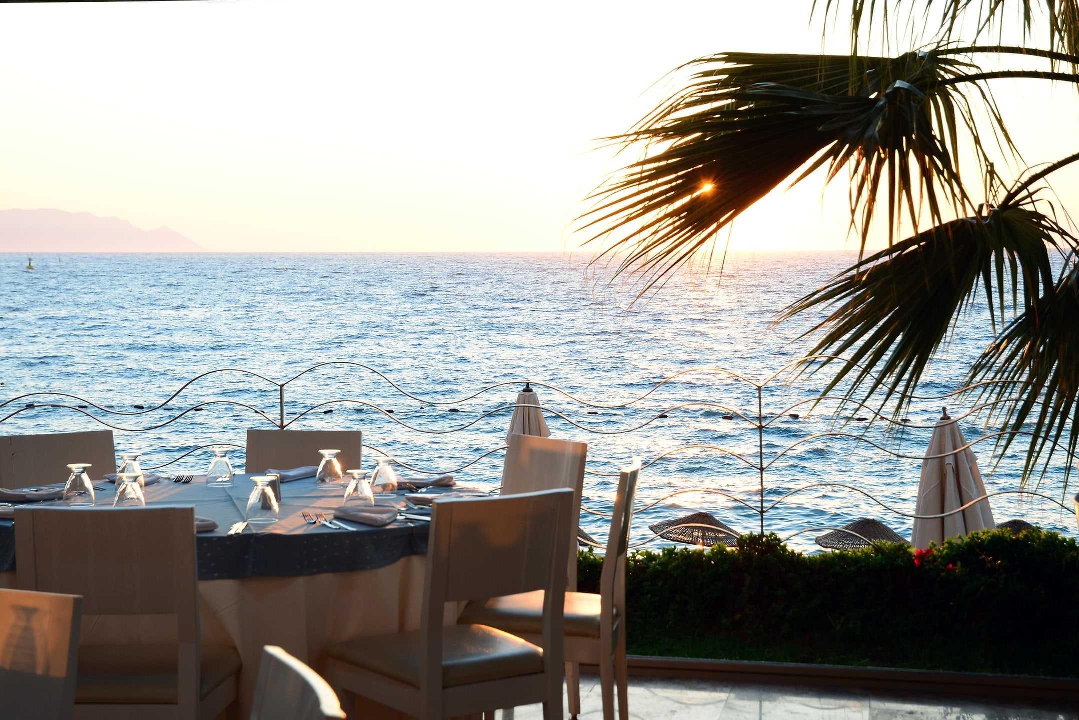 Charisma De Luxe Hotel