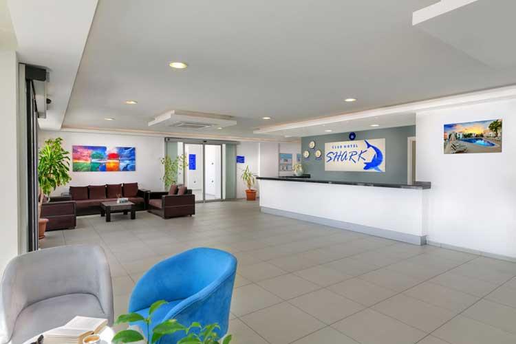 Club Shark Otel