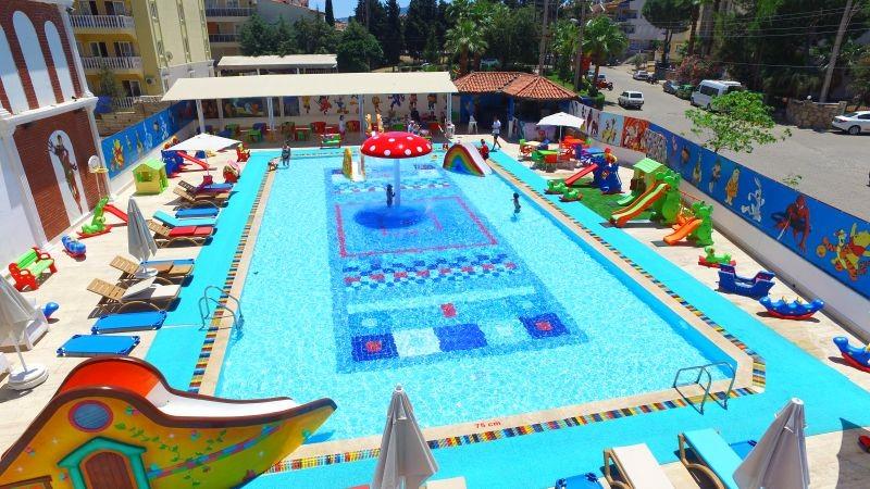 Comet Deluxe Hotel