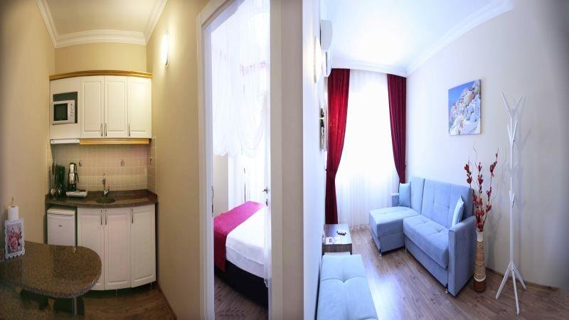 Comet Deluxe Hotel