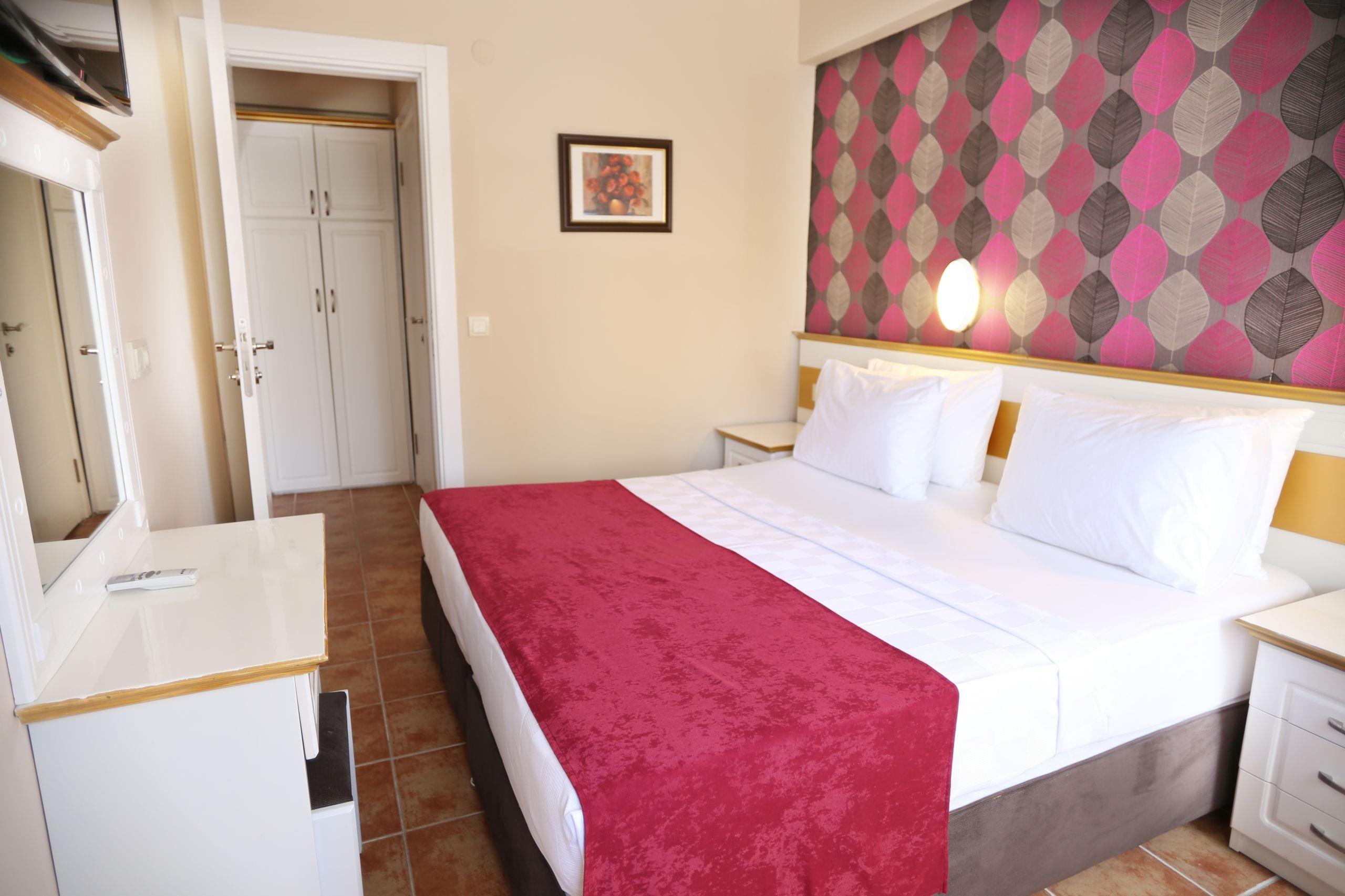 Comet Deluxe Hotel