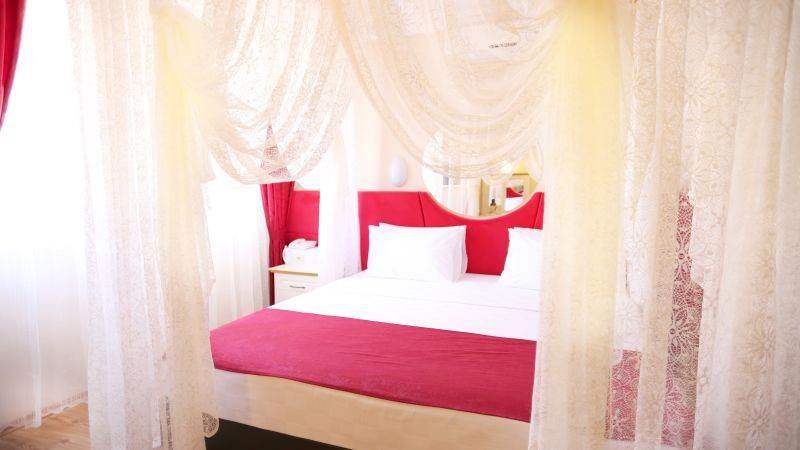Comet Deluxe Hotel