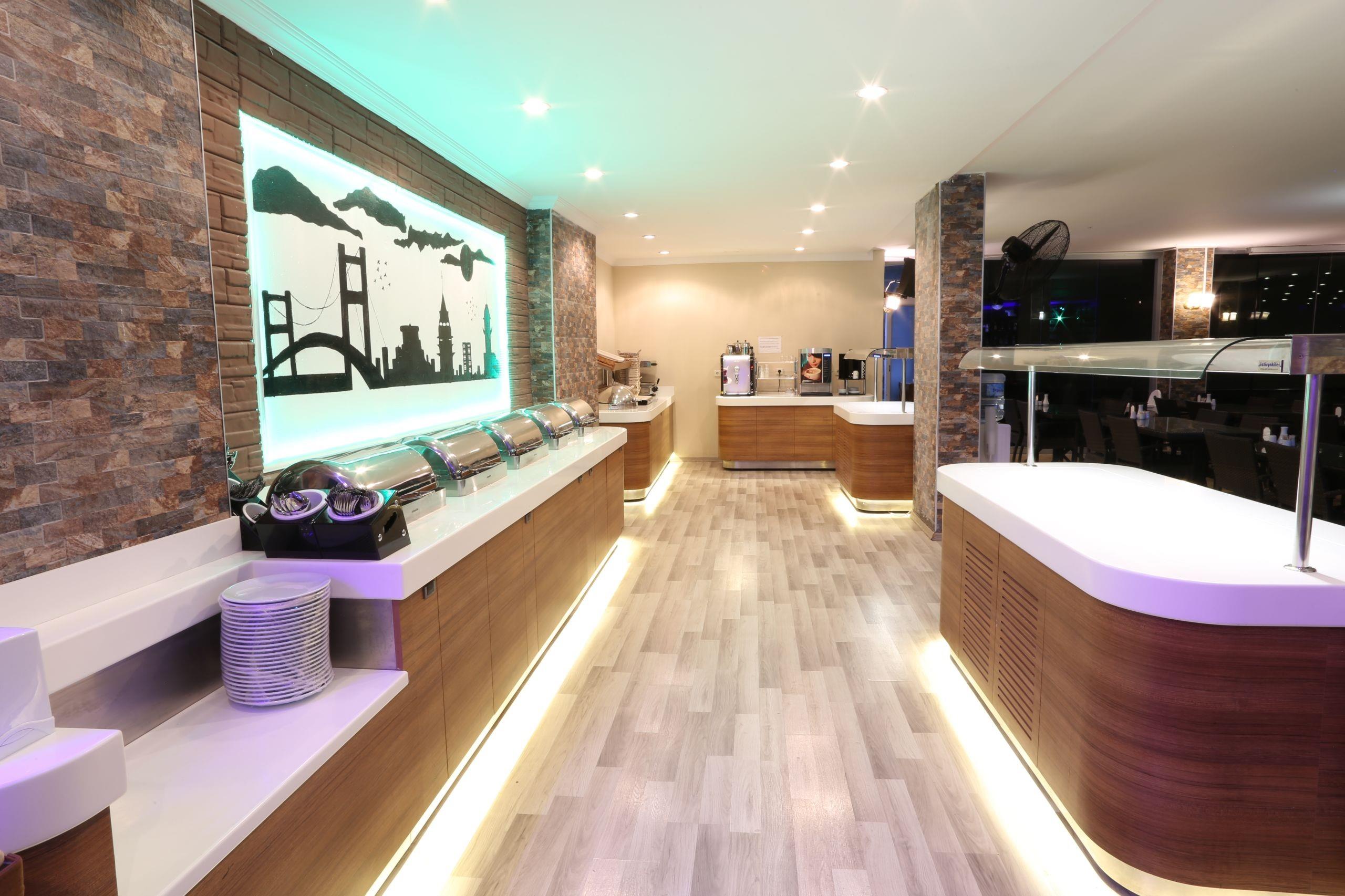 Comet Deluxe Hotel