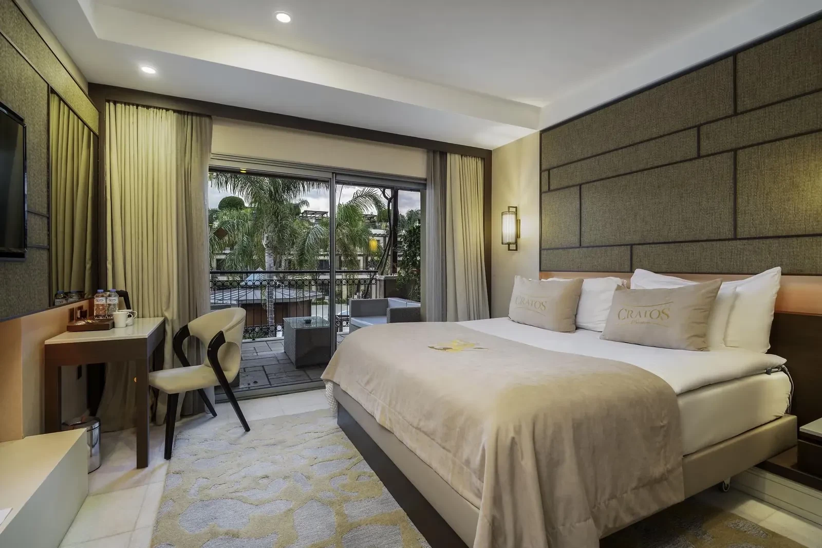 Cratos Premium Hotel Port Spa