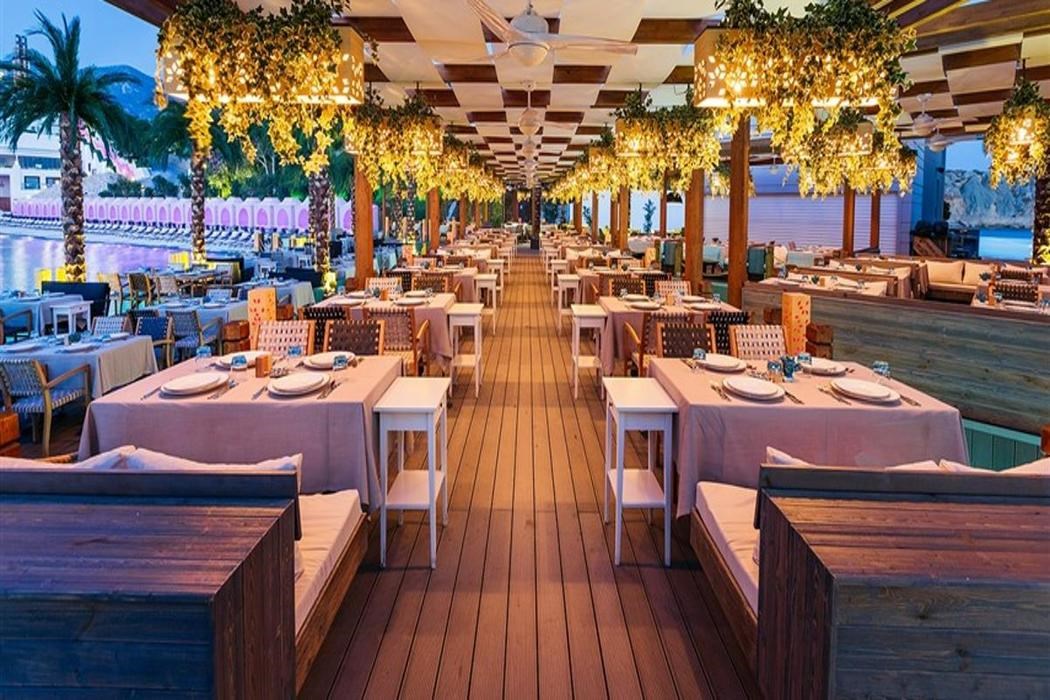 Cratos Premium Hotel Port Spa