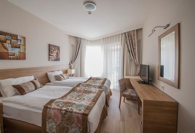 Crew Ramada Resort Lara