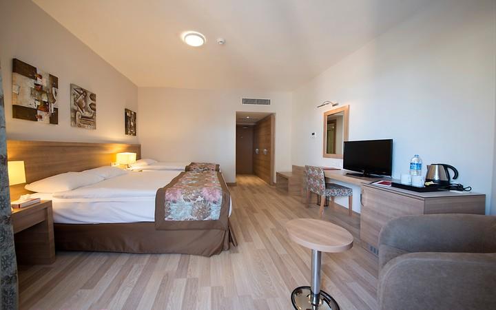 Crew Ramada Resort Lara