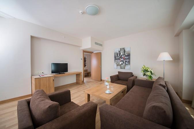 Crew Ramada Resort Lara