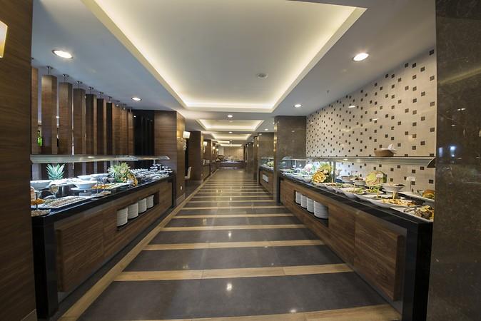 Crew Ramada Resort Lara