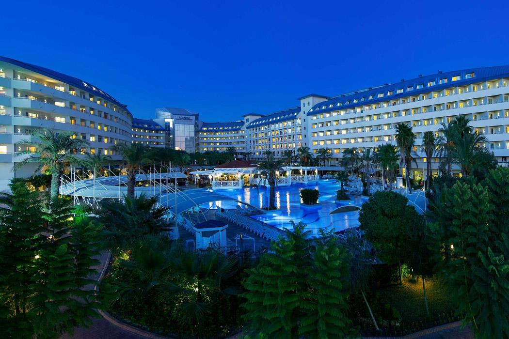 Crystal Admiral Resort Suites & Spa