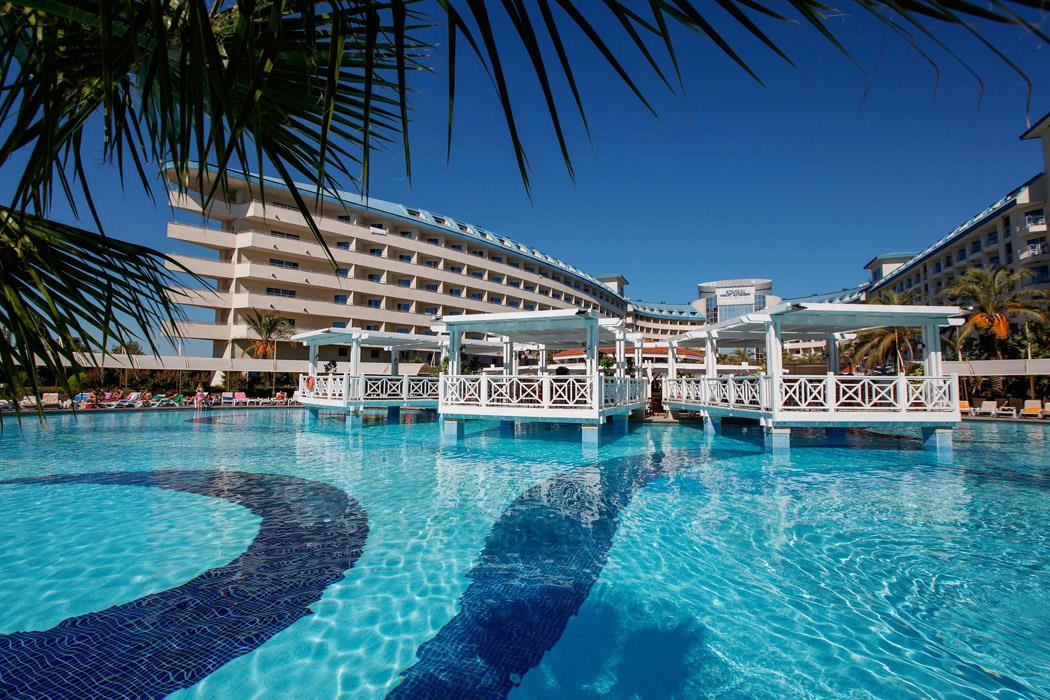 Crystal Admiral Resort Suites & Spa