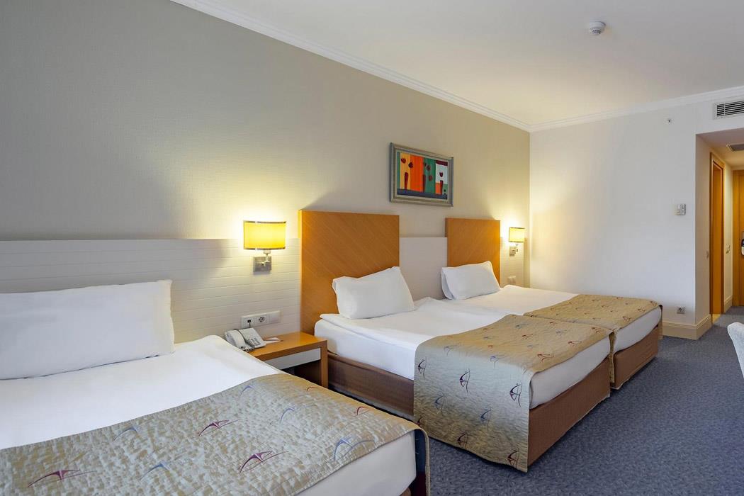 Crystal Admiral Resort Suites & Spa