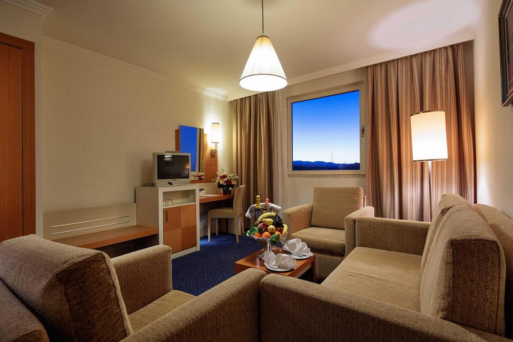 Crystal Admiral Resort Suites & Spa