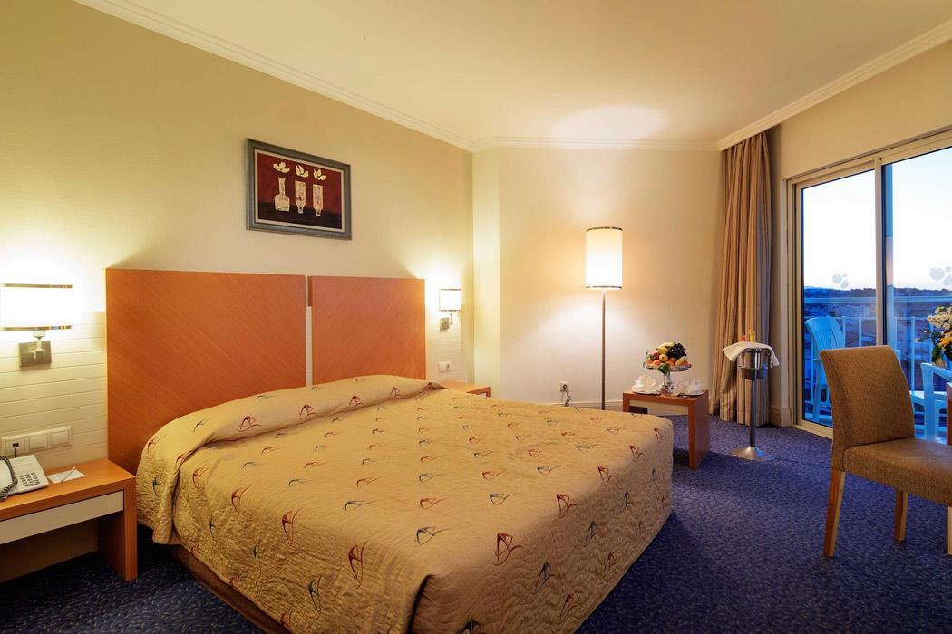 Crystal Admiral Resort Suites & Spa