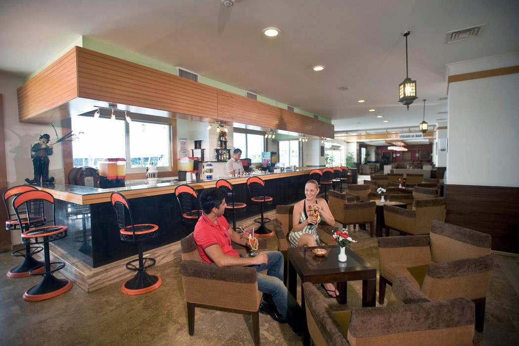 Crystal Admiral Resort Suites & Spa