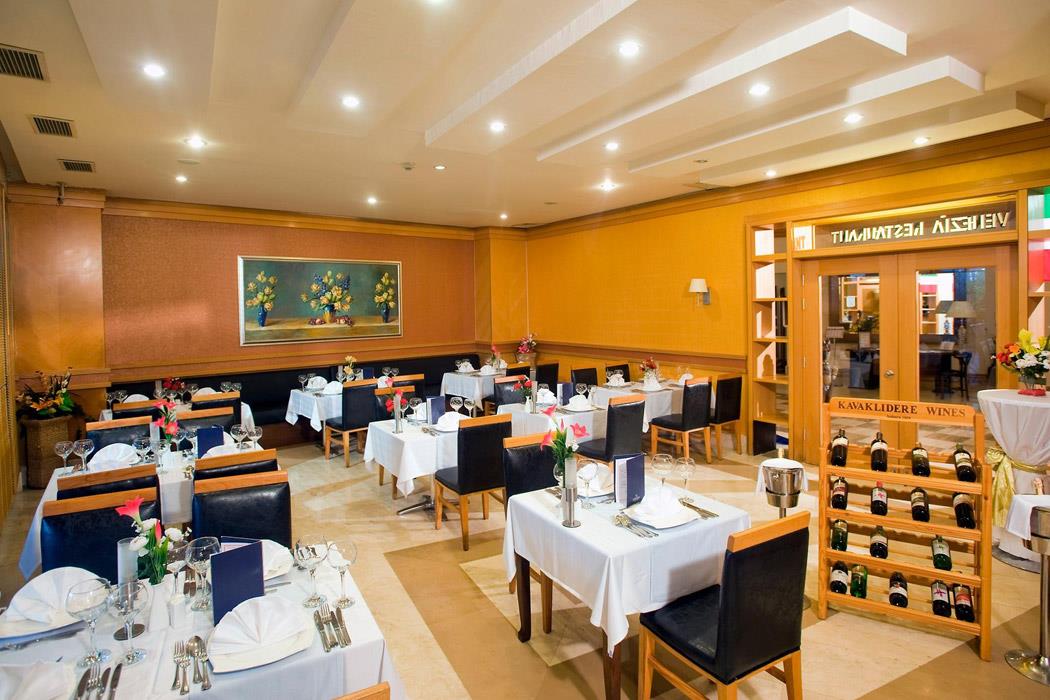 Crystal Admiral Resort Suites & Spa