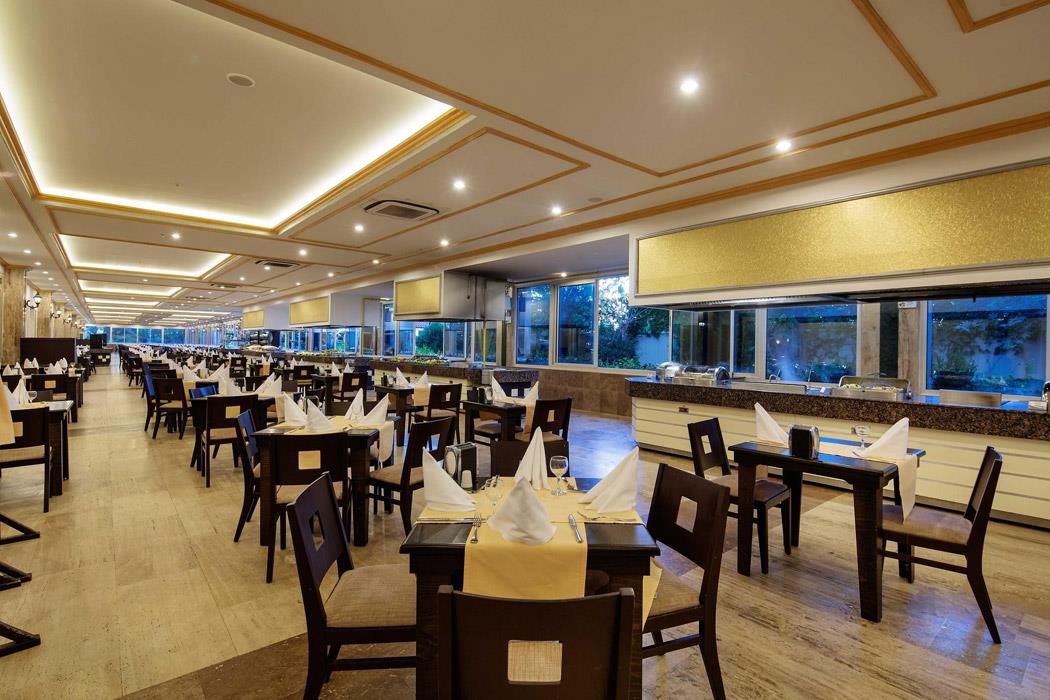 Crystal Admiral Resort Suites & Spa