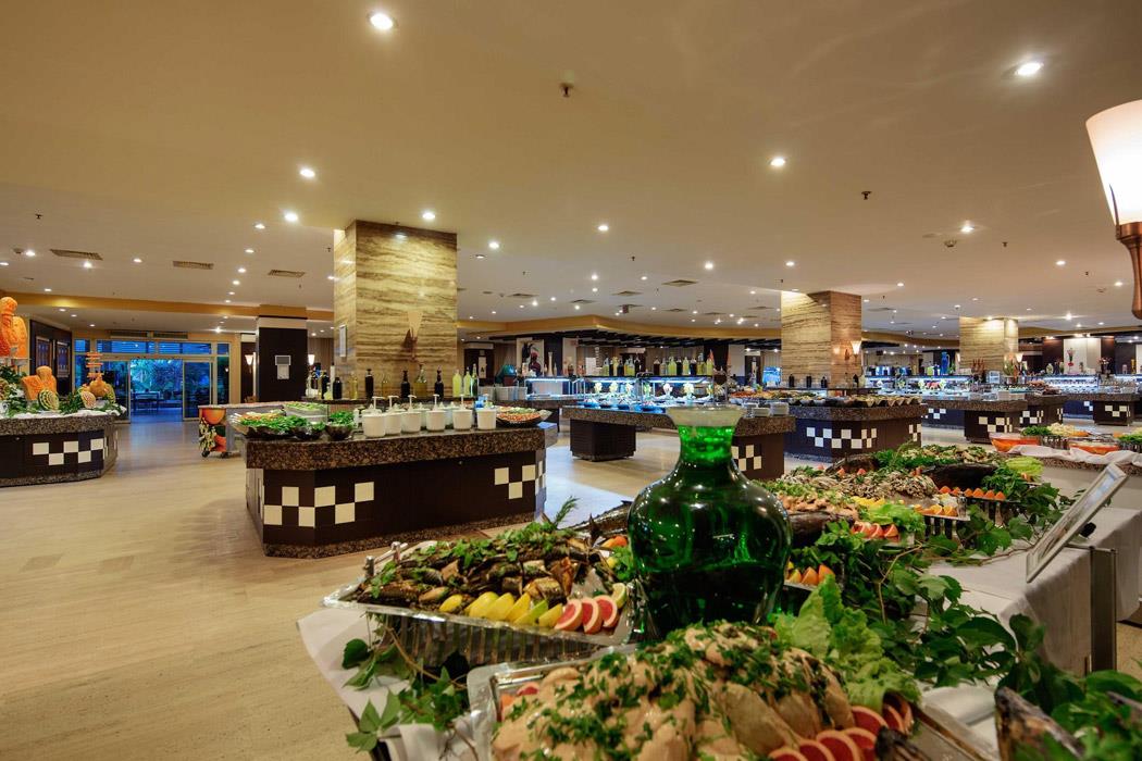 Crystal Admiral Resort Suites & Spa