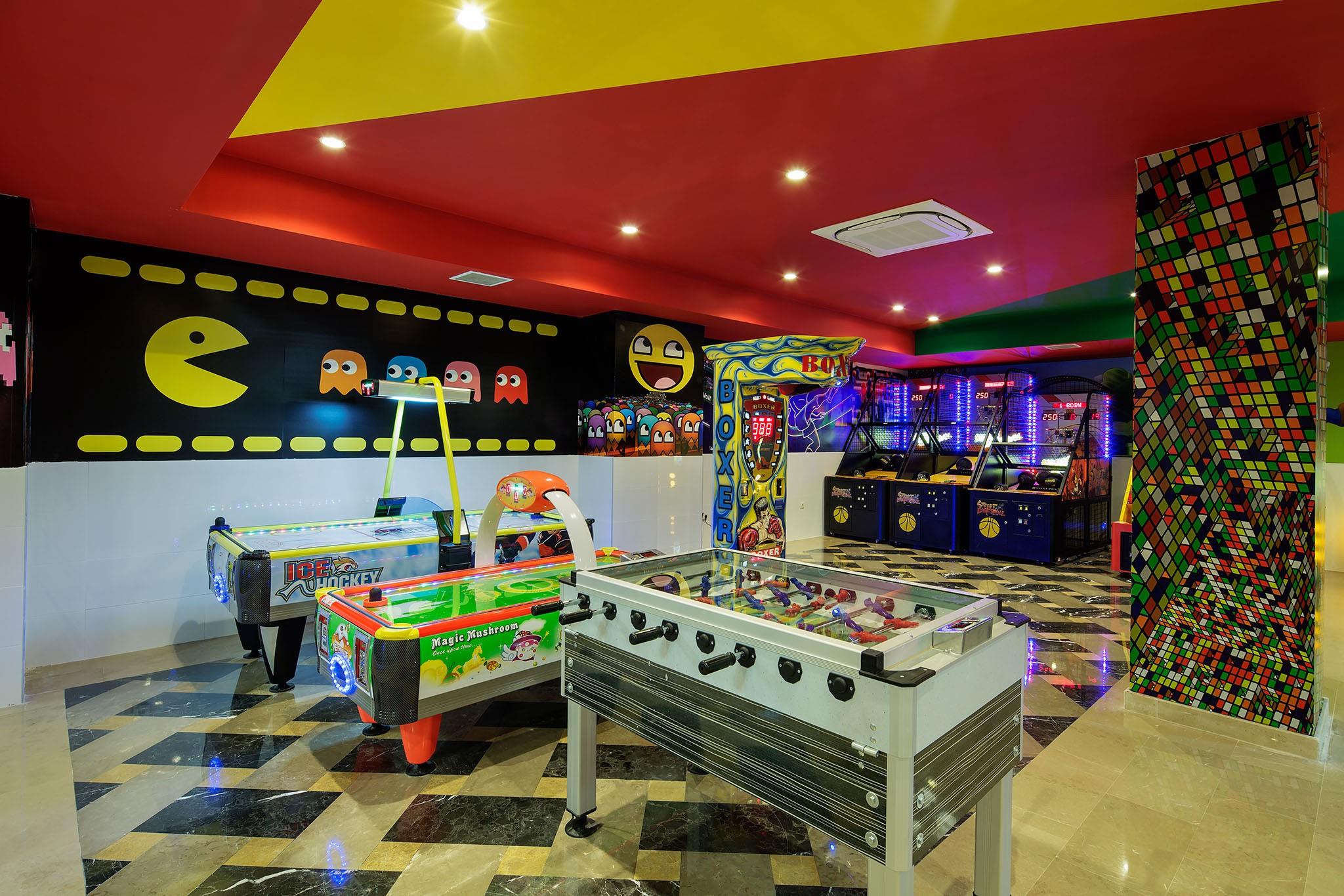 Crystal Aura Beach Resort & SPA Hotel