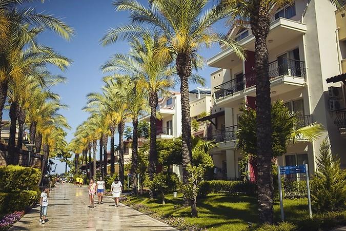 Crystal Aura Beach Resort & SPA Hotel