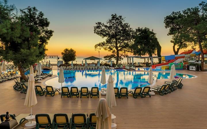 Crystal Aura Beach Resort & SPA Hotel