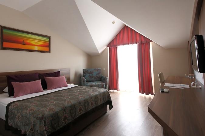 Crystal Aura Beach Resort & SPA Hotel