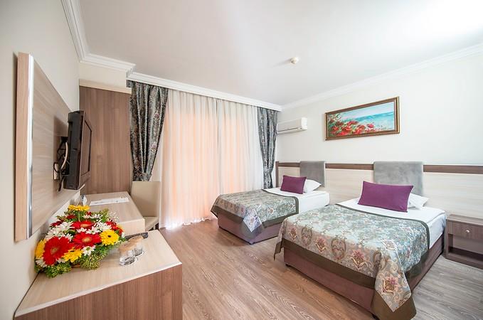 Crystal Aura Beach Resort & SPA Hotel