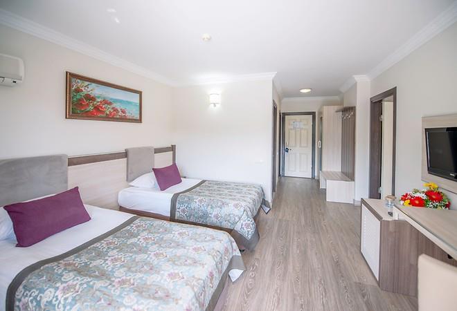 Crystal Aura Beach Resort & SPA Hotel